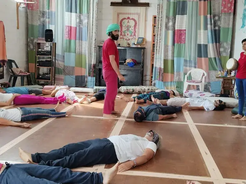 Incontro di movimento e ascolto in sala